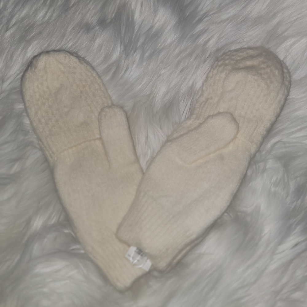 Old Navy Cream Mittens
